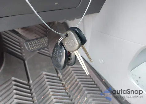 2015 Toyota Sienna Le 8 Passenger z USA, uszkodzony, nr VIN 5TDKK3DC2FS610433